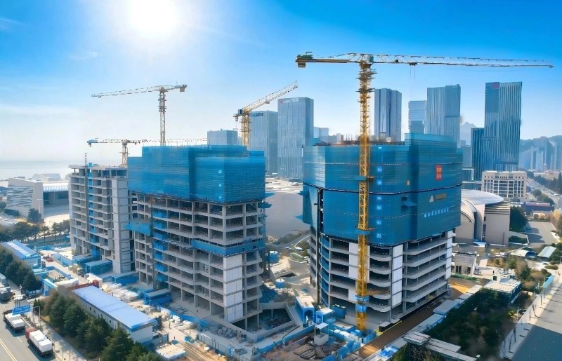 Grandly Ngagungkeun Struktur Inti Sukses Topping-out tina Qingdao Fortune Finance Innovation Center