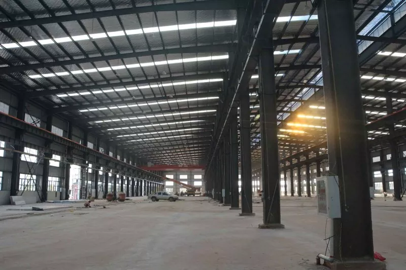 Ngenalkeun Struktur Baja: Analisis Struktur Baja Gudang